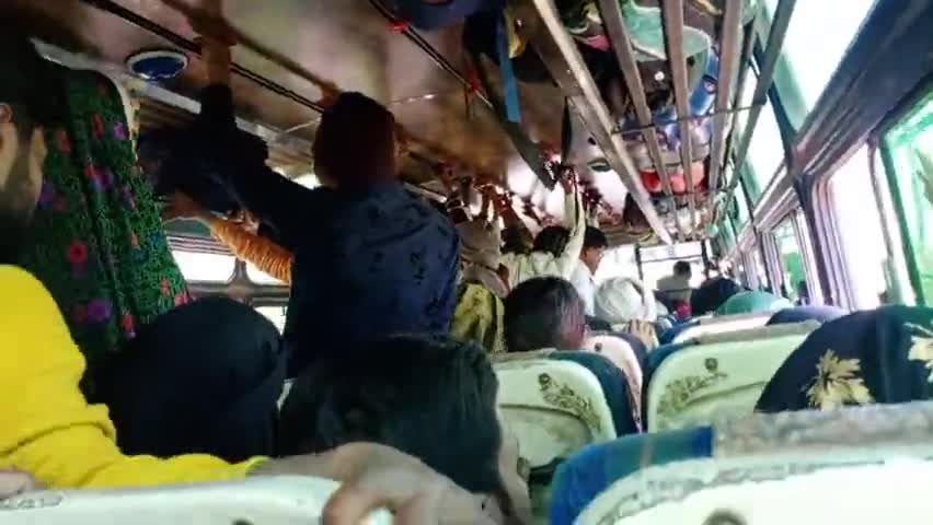 Gwalior Se DholPur Buso 🚌 main Sawari Krista 120
#gwaliorpolice 
#morenanews 
#morenapolice
#rto