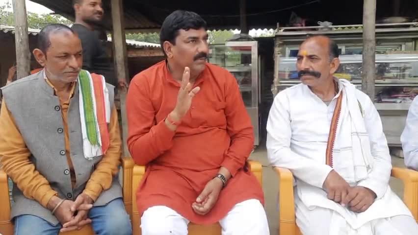 अमेठी के भादर ब्लाक में जनसंपर्क कर के अमेठी विधानसभा के कांग्रेश प्रत्याशी श्री आशीष शुक्ला जी समर्थन देने के लिए जन जन संपर्क करते हुए
#PriyankaGandhiVadra #RahulGandhi 
#186amethi
