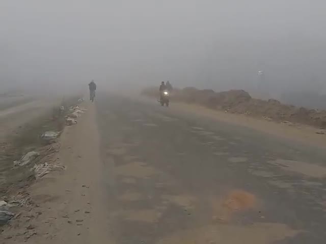 #कोहरे का असर #धनबाद में भी देखा जा रहा है। चारों तरफ कोहरा ही कोहरा दिखाओ ! #धनबाद #बिनोद #बिहारी #चोक