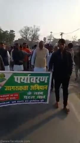 #पूर्वी चंपारण#
         जिले के तुरकौलिया प्रखंड अंतर्गत तुरकौलिया पूर्वी पंचायत के मुखिया विनय कुमार के द्वारा पंचायत सरकार के निर्णय के अनुसार पर्यावरण की सुरक्षा हेतु हरे पेड़ पौधों को काटने वाले व्यक्तियों पर एफ आई आर करने का निर्णय