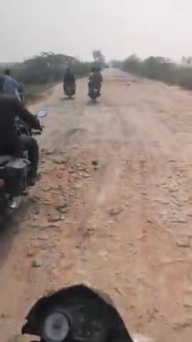 नेता जी अनुरोध है थोड़ा विकास पर भी बातें हो जाए, घोसी के पुरवा पे रोड है बदहाल ।
#सलोन
