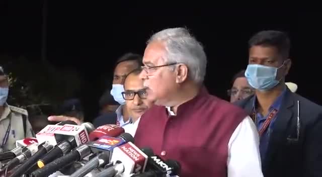 रायपुर: हमारी योजनाओं ने आपको रास्ता दिखाया है, अब यह अक्ल की नकल फसल पर भी करें तब बात बने। 

#Cgmodel #गोधन_न्याय_योजना