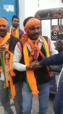 सिधौली #बीजेपी समर्थकों ने लगाया #बीएसपी जिंदाबाद का नारा 
नाना कहने नाती से ,बटन दबेगा #हाथी पे
#ankitkumar43141