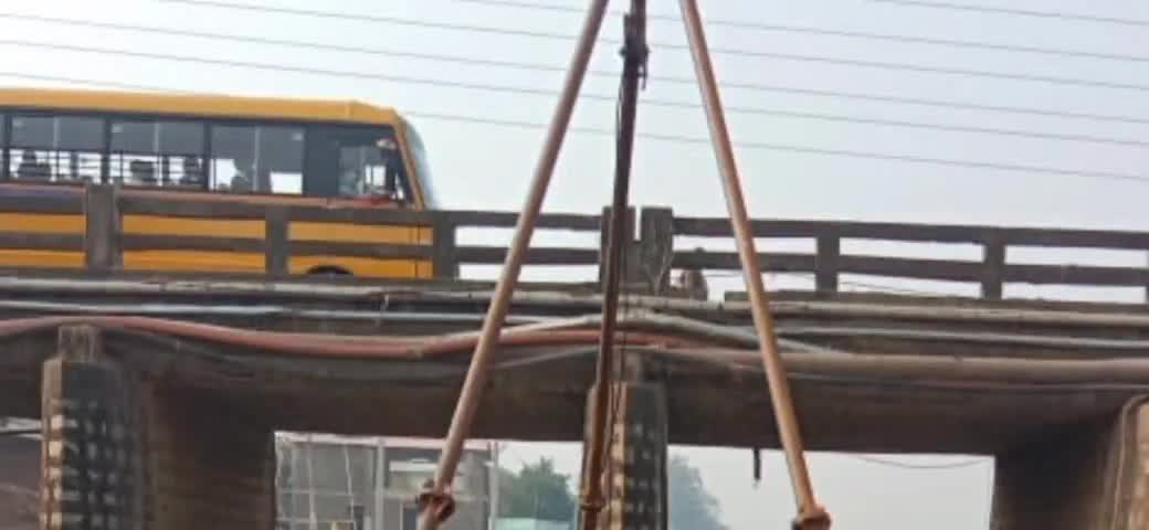 गढ़वा: गढ़वा शहर के मझियाओ मोड़ एवं टंडवा इस्थित दानरो नदी में जर्जर पुलिया को देखते हुए नए पुल निर्माण के लिए सर्वे हुआ शुरू#पुल