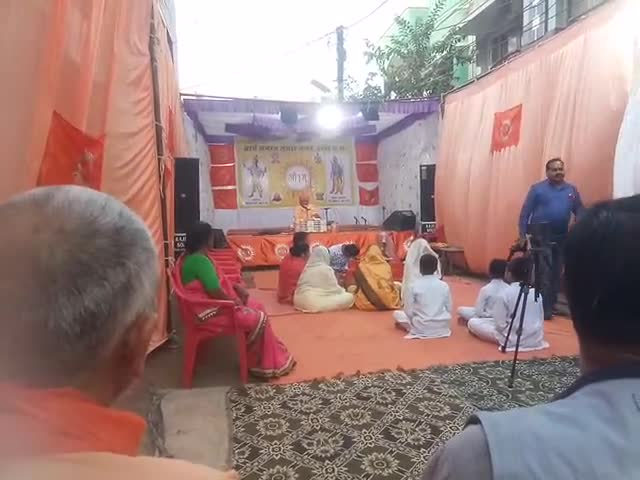 मेरे #मित्र #योग #प्रचारक #आचार्य #विश्वामित्र जी द्वारा #आर्य #समाज  #संचार नगर #इंदोर मे यज्य करते  #गुरूकुल