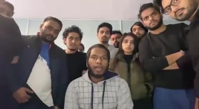 यूक्रेन में फंसे भारतीयों लड़कों का वीडियो आप सभी भाइयों से विनती है ज्यादा ज्यादा शेयर करें देश के प्रधानमंत्री नरेंद्र मोदी जी विमान भेजकर इन भाइयों को वापस भारत लायुक्रेन#युक्रेन #नरेंद्र मोदी