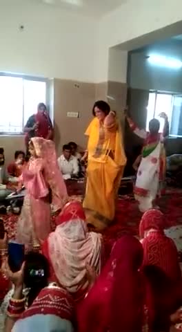 जोधपुर: #holimahotswa आज मदेरणा कॉलोनी स्तिथ लक्ष्मीनारायण मंदिर में फाग महोत्सव मनाया गया ।