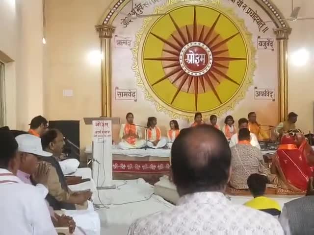 हमारी#बहन लक्षिता#सरपंच #साब#सत्यनाराण जी#सोनी की#बालिका ने#इंदोर के#उद्योगपति मे #गुरूकुल का सम्मान बड़ाया धन्वाद मे#संतराम देखकर खुश हुवा