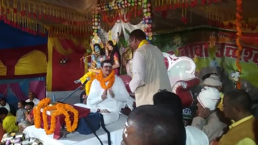 बाबा उच्चेस्वर स्थान तेघरा के प्रांगण में गुरू महंत ज़ी से आशीर्वाद प्राप्त करते हुवे #रोहित#सिंह#जिलाध्यक्ष#आईटी#सेल#मुंगेर