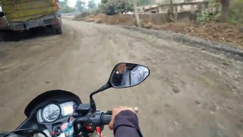 महागामा: ###गोड्डा जिला के महागामा प्रखंड  lathiपंचायत में एक पुलिया है जो की बहुत खराब  है##
