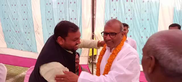इस अपार स्नेह, विश्वास, जनसमर्थन और अपनत्व के लिए आप सभी का हृदय से आभार। 

शाहगंज, जनसंपर्क।
#AkhileshYadav #10_मार्च_अखिलेश_आ_रहें_है 
#ShailendraYadavLalai #बाइस_में_बाइसिकल