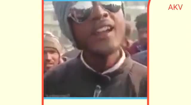 मैट्रिक परीक्षा में SDM मैडम ने किया Expelled तो छात्र ने गाया ऐसा भोजपुरी गाना, हो गया वायरल
#MatricExam #Student #BiharStudent #LocalSinger #bhojpuri_video