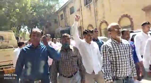 करौली: #मुख्य मांग इंटर डिस्कॉम को लेकर सभी जिला मुख्यालयों पर ज्ञापन सौंपा गया 
#jodhpurnigam