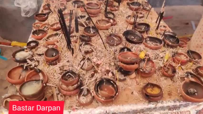 जगदलपुर: महादेव घाट मंदिर में श्रद्धालु ख़ूब धूम धाम से किए महादेव की पूजा #bastarnews #jagdalpur #cgnews #shivratri #newsupdate