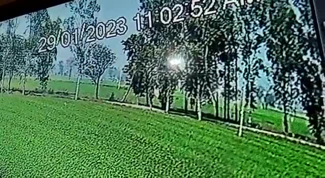 हॉट गांव के 16 वर्षीय मोहित का एक्सीडेंट का वीडियो हुआ वायरल प्लैटिना मोटरसाइकिल ने पलटी स्विफ्ट गाड़ी #safidon