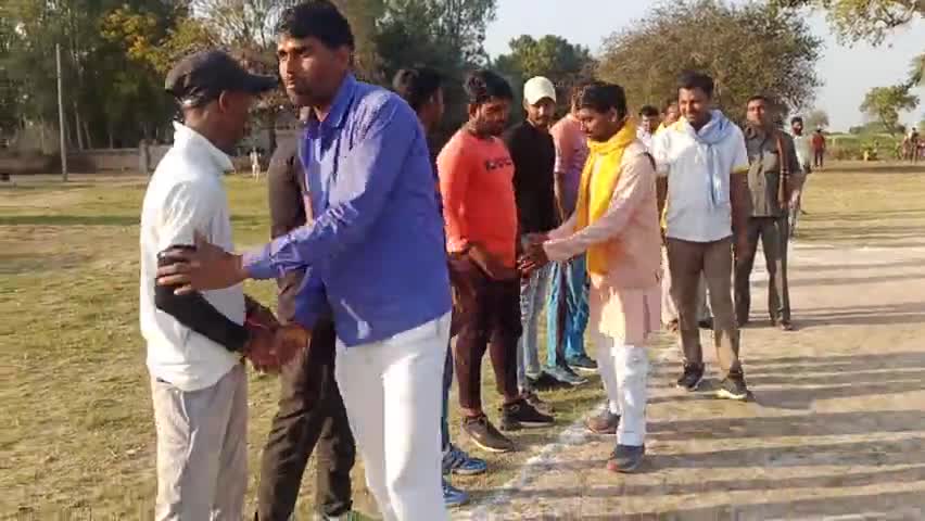 ग्राम #पाराबन्नू बेगम मे #क्रिकेट टूर्नामेंट शुभारम्भ मे उपस्थित रहा युवाओं सहित #खिलाड़ियों का उत्साह वर्धन करते हुए #PC
