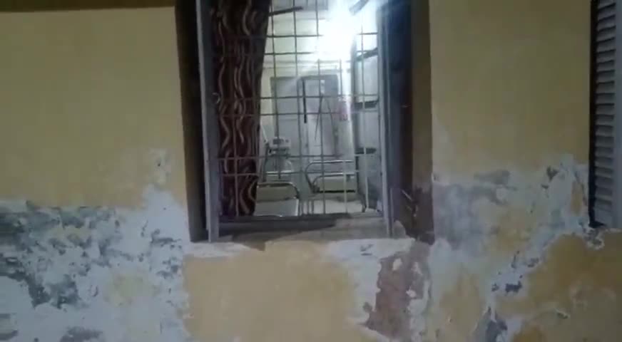 गढ़वा: गढ़वा सदर अस्पताल के कोविड वार्ड से कैदी हुआ फरार, जांच में जुटी पुलिस#कैदी#फरार