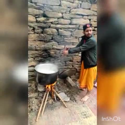 बैहना में रही शिवरात्रि की धूम।
#बैहना#युवक#मंडल ने किया प्रसाद और कीर्तन का आयोजन।
दर्शन के लिए भक्तों की लगी भीड़।
