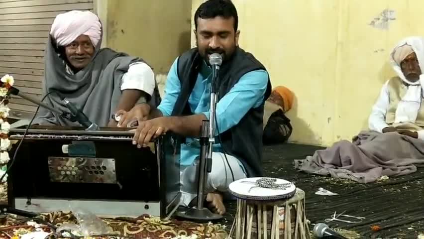 #शिवरात्री के अवसर पर #बेजनाथ_मन्दीर पर गाये गये #भजनो में से ऐक भजन का #छोटा_क्लीप । 
      #जय_भोले ।।