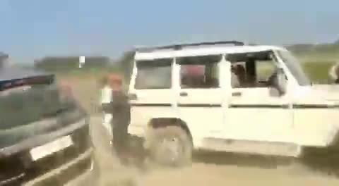 #स्वामी_प्रसाद_मौर्य के काफिले पर #पथराव ।
यह बहुत निंदनीय है ।