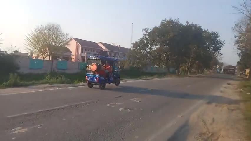 बहेड़ी से किच्छा नेशनल हाईवे पर दौड़ रहे ई रिक्शा डग्गामार वाहनों को रोकने में प्रशासन फैल#RTO#Police#nagar palika