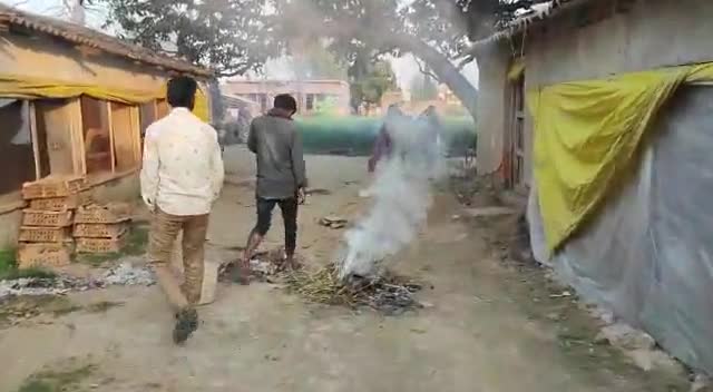 बांसी: #बांसी के राप्तीनगर सोनारी में मधुमक्खियों का हमला कई लोग हुए घायल।