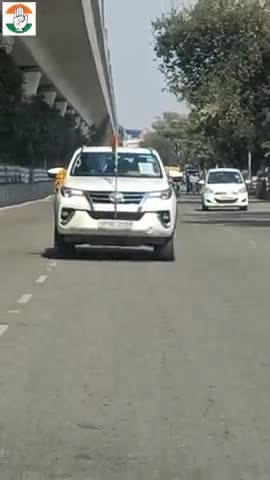 लेहरा दो लेहरा दो,सरकसी का परचम लेहरा दो
गर्दिश में फिर अपनी,सर ज़मीन का परचम लेहरा दो #आ_रही_है_कांग्रेस✌️ #pankhuripathak