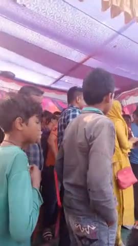कहरा: kahra: विजेता को कप दे रही है रचनाप्रकाश जो की कहरा प्रखंड की प्रमुख है#news18india #abpnews #newsupdates #aaj_tak