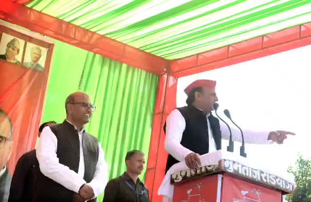 ऐतिहासिक विशाल जनसभा में उमड़े जनसैलाब का माननीय राष्ट्रीय अध्यक्ष जी के प्रति जोश व ऊर्जा ने आज सिद्ध कर दिया मा. श्री शैलेंद्र यादव ललई जी ऐतिहासिक मतों के साथ विजयी हो रहे है। 
#बाइस_में_बाइसिकल #Jaunpur #lalai  #10_मार्च_अखिलेश_आ_रहें_ह