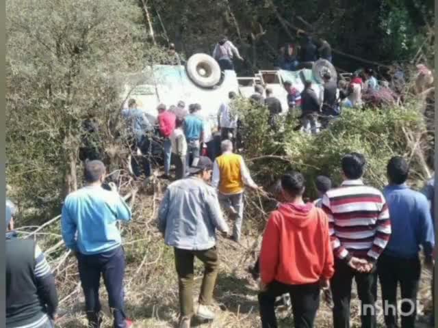 मंडी के सरकाघाट में HRTC की बस खाई में गिरी, 1 महिला की मौत-15 घायल

#himachal #HRTC #mandi