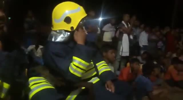 खड़गपुर: ग्राम #टेटिया वार्ड नंबर 8 
में आग से सुरक्षा के बारे में फायर कर्मियों द्वारा एवं नुक्कड़ नाटक के माध्यम से बताया