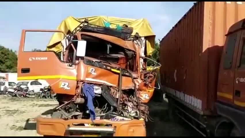 #सोनीपत नेशनल_हाईवे 44 पर हुआ हादसा,हादसे मे 1की मौत,परिवार के 20 लोग घायल
