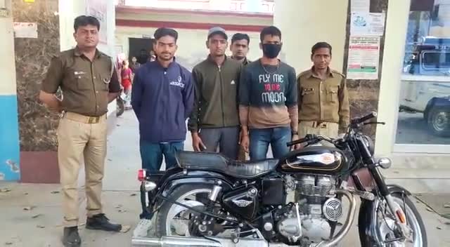 शमशाबाद थाना प्रभारी राजीव कुमार ने तेज आवाज करने वाली #बुलेट को रोक कर बाइक सीज की, साथ ही शांतिभंग में चालान किया..