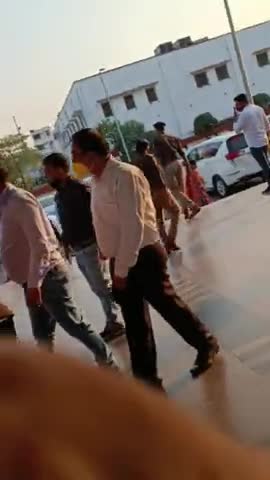 CRB- रेलवे बोर्ड अध्यक्ष गोरखपुर रेलवे स्टेशन से वैशाली ट्रेन से गए, कई अधिकारी मौजूद रहे #gorakhpurrailwaystation #gm
