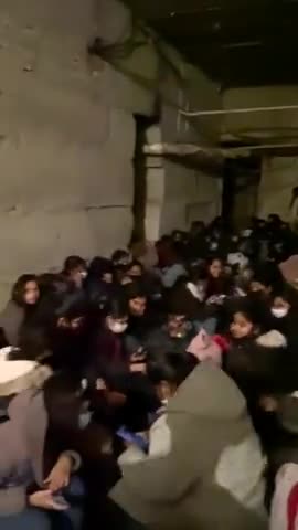 प्रधानमंत्री रैलियों में,
मंत्री बॉर्डर के पार और
भारत के बच्चे बंकर में..

#UkraineRussianWar