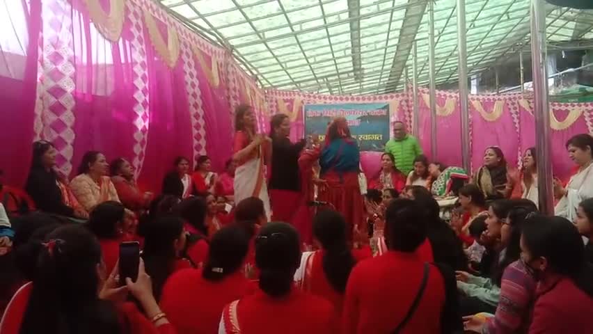 होली कार्यक्रम नैनीताल
लेक सिटी नैनीताल द्वारा आयोजित कार्यक्रम में मातृशक्ति होली का आगाज करती हुई।
#नैनीताल