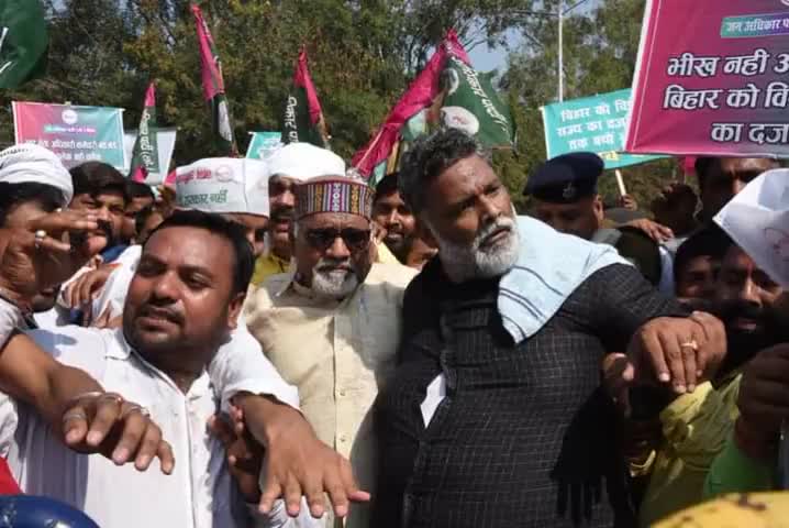 माफिया, भ्रष्ट नेता, भ्रष्ट अधिकारीयों के #नेक्सस के खिलाफ #शांतिपूर्ण राजभवन मार्च के दौरन जाप के राष्ट्रीय अध्यक्ष!