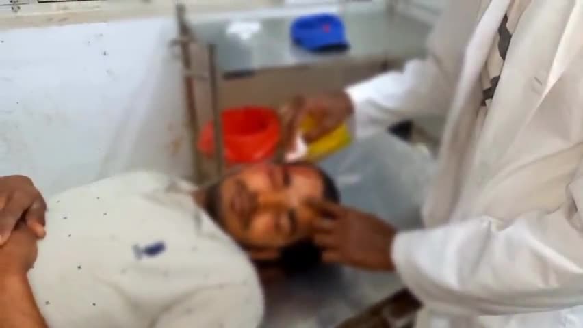 देेेवरिया: #सोनू घाट के करीब में अनियंत्रित होकर बाइक लेकर गिरने से एक युवक गंभीर रूप से घायल पहुंचा अस्पताल