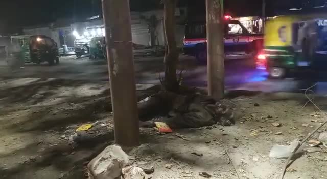 बारादेवी चौराहे के पास डिवाइडर पर मिला व्रद्ध का शव#breakingews