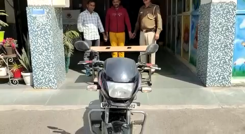 DELHI CRIME: दिल्ली पुलिस ने विकास पुरी इलाके से गिरफ्तार किए शातिर चोर

#Khabarfast #DelhiCrime