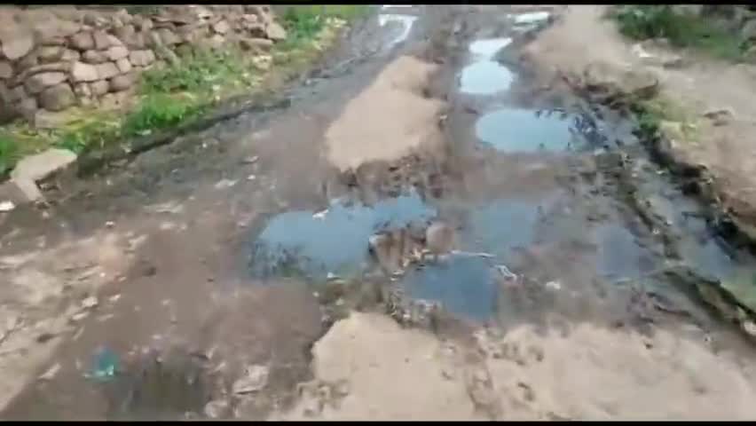 खरेन्जा हुआ गढ्ढों में तब्दील,ग्रामीणों को आ रही समस्या। #road #transport #issue #problem #rural