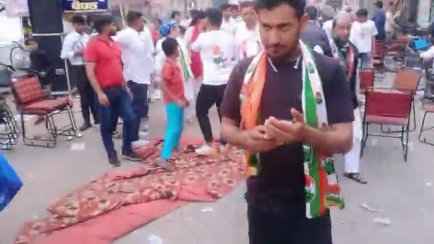 वक़्त है परिवर्तन का कांग्रेस को समर्थन का***मंज़िलें क्या हैं रास्ता क्या है
हौसला हो तो फ़ासला क्या चलते रहो मंजिल करीब है

#लड़की_हूँ_लड़_सकती_हूँ 👊🏻….
