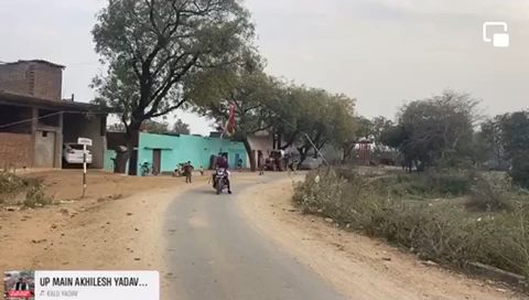 भोजला मण्डी झाँसी चलो, डण्डा और डण्डा में लगाकर समाजवादी गठबंधन का #झण्डा..... 
डटे रहना लड़ना लोकतंत्र एवं संविधान की लड़ाई जीतना समाजवादी विचारों का लेकर चलो #फण्डा....