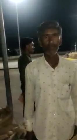 गैरतगंज #मंडी में किसान के साथ हुई धोखा धड़ी। #किसान #संगठन के लोगों ने पहुंच कर ली किसान की सुध।
