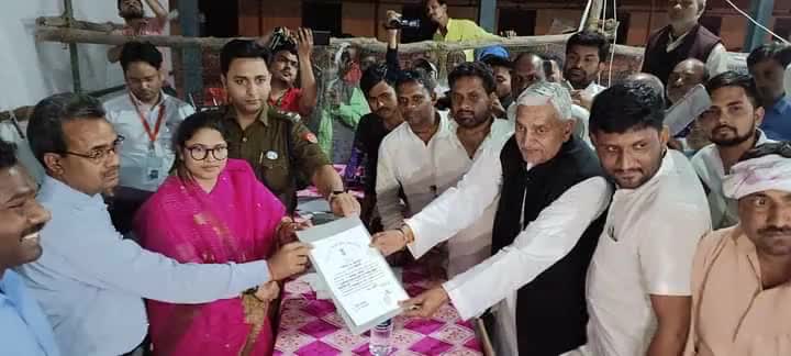 कालपी विधानसभा मे 4100 बोट से जीत हुई विनोद चतुर्बेदी जी की 
#jalaunnews #kalpi