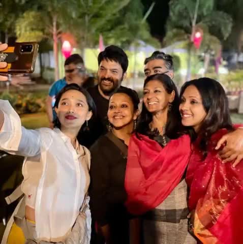 A beautiful evening with the beautiful people Nandita Das  Sayani Gupta #monalisa #gargi thank you for the wonderful hospitality Achyuta Samanta sir 🙏 thank you Sayani Guptafor playing a wonderful role as a photographer 🤪 🤗 #bhubaneswar