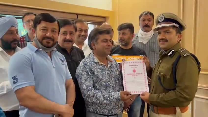 एक्सीडेंट दुर्घटना से बचाने वाले को मिलेंगे ₹5000 का ईनाम

#faridabad #police #crime#ईनाम
