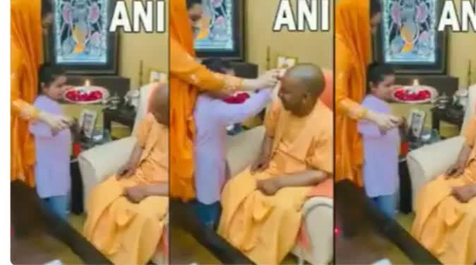 @ यू पी में भाजपा की प्रचंड जीत के हीरो योगी आदित्यनाथ जी मुलायम सिंह की बहू व पोती ने राज तिलक किया  #यू पी#