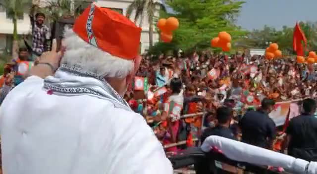 #प्रधानमंत्री #NarendraModi के #अहमदाबाद में रोड शो के दौरान उमड़ा जनसैलाब, लगे #मोदी ... मोदी..., जय श्री राम के नारे।