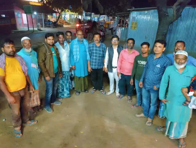 #जदयू के रोशन अग्रवाल #बारसोई प्रखंड के काजिटोला चौक में  पूर्व मुखिया शमसाद आलम एवम ग्रामीणों के साथ #विधुत कनेक्शन से संबंधित समस्या पर चर्चा किये।